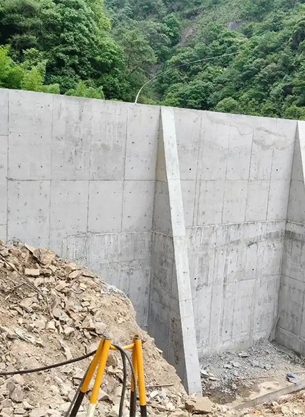 唐山古冶区重力式挡土墙